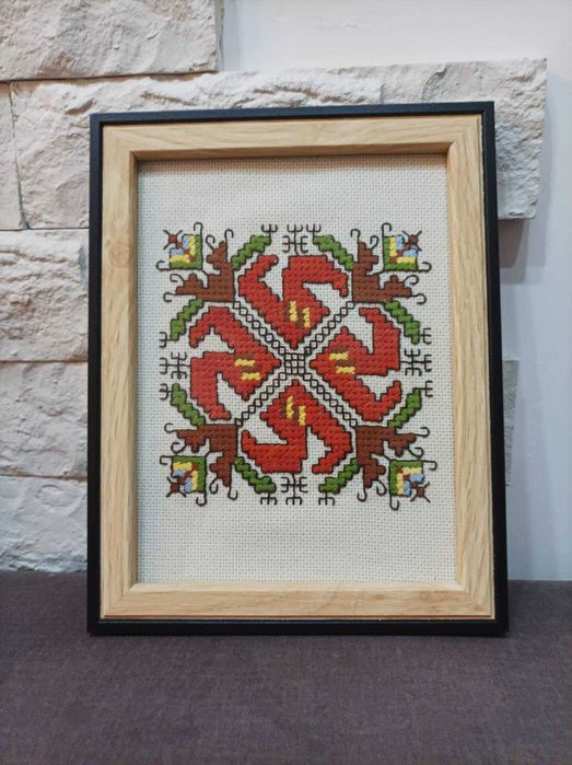 Ръчно бродирана шевица в рамка