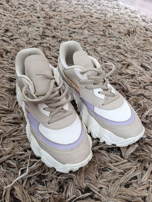 Продам кроссовки