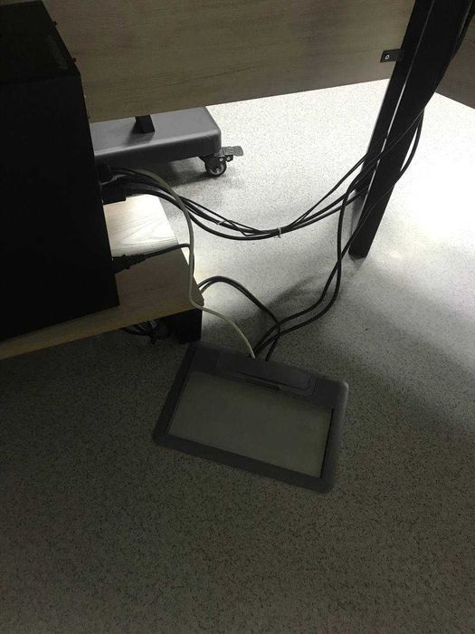 Напольная коробка ( для розеток ) на 12 модулей Legrand