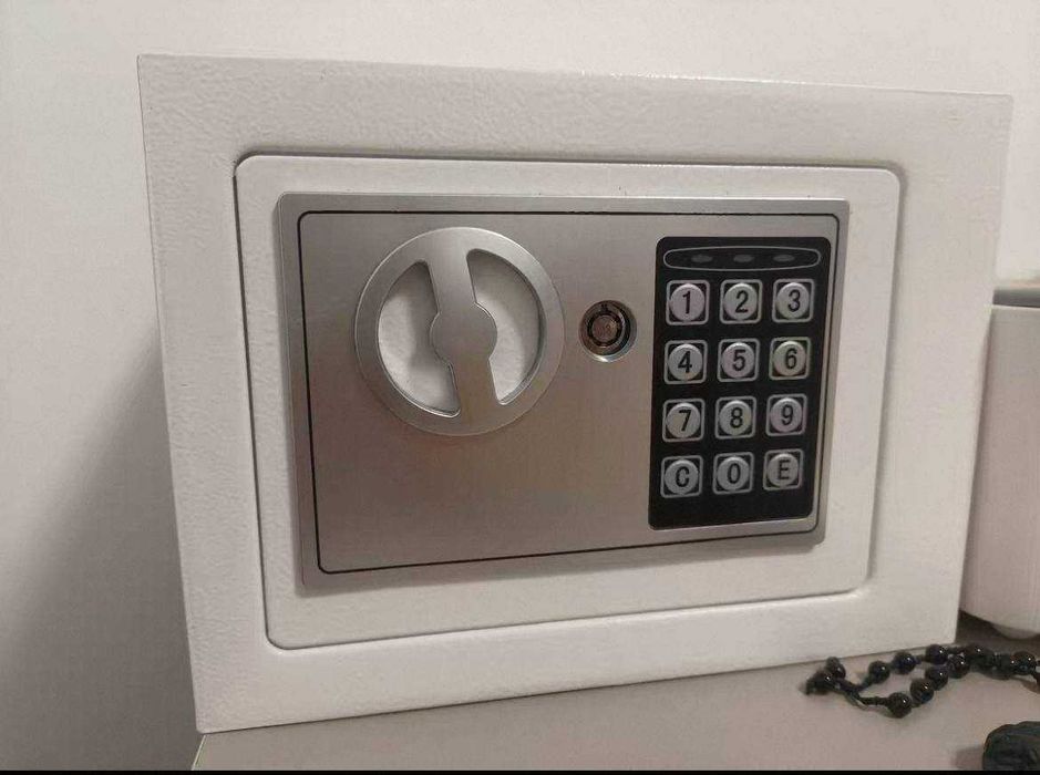 Надёжный сейф с ключом | Kalitli metall seyf