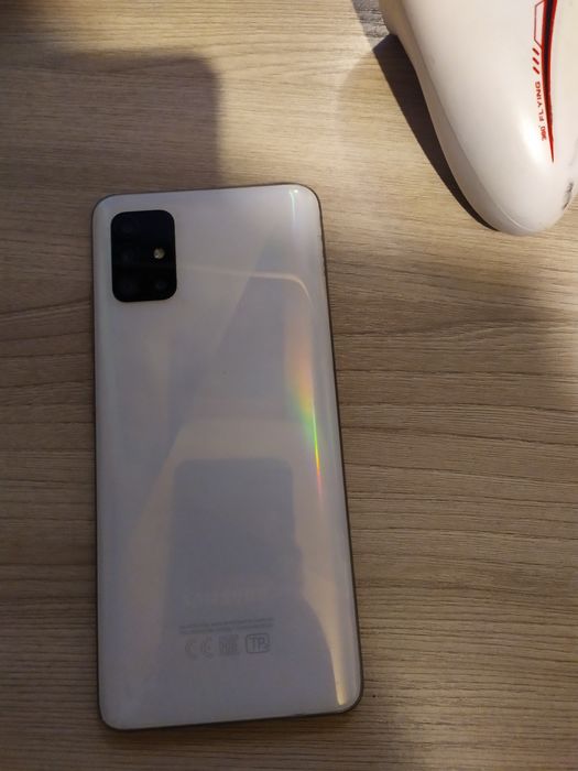 Продам Самсунг А51.