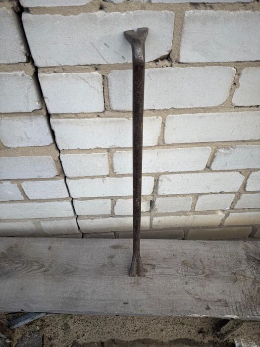 Гвоздодёр заводской (фомка, лом)