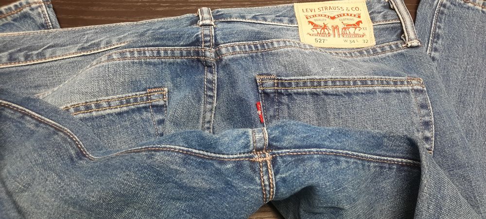Blugi Levi Strauss