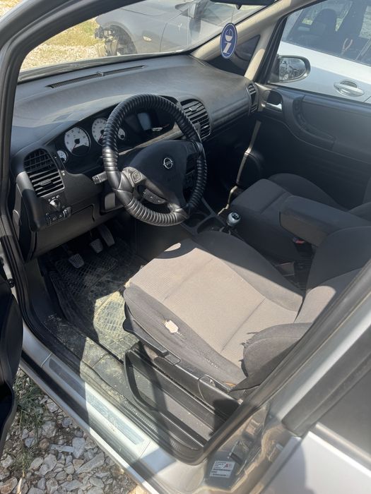 Opel Zafira a 2.0 DTI