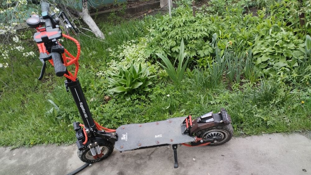 Продам электросамокат Kugo m5