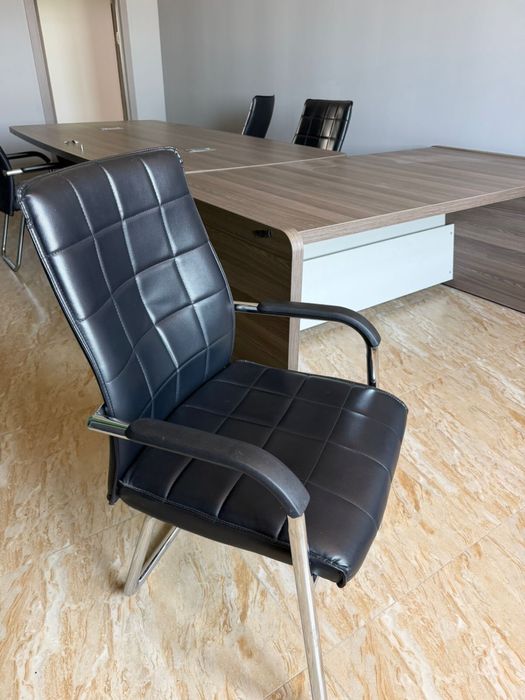 Офисная мебель, столы и стулья