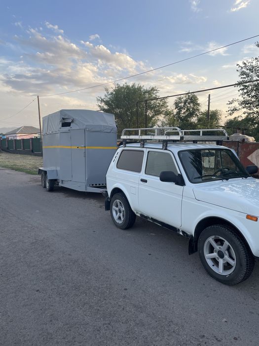 Коневозка для 2 лошадей