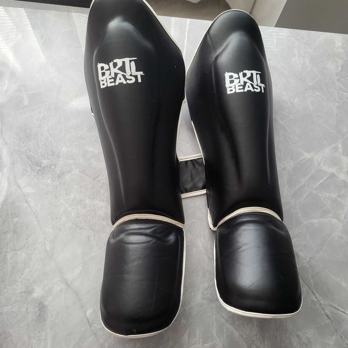 Ръкавици и ботуши за ММА