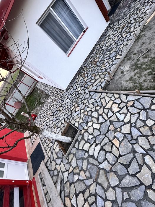 Vand si montez piatra naturala in toata tara
