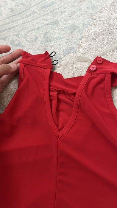 майка с открытыми рукавами