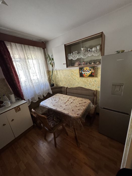 Se vinde apartament cu 3 camere