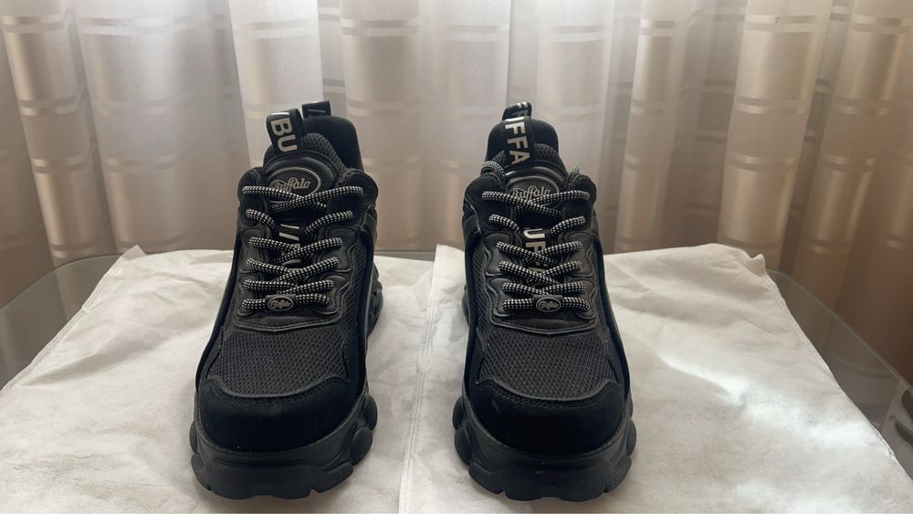 Adidasi Buffalo negri