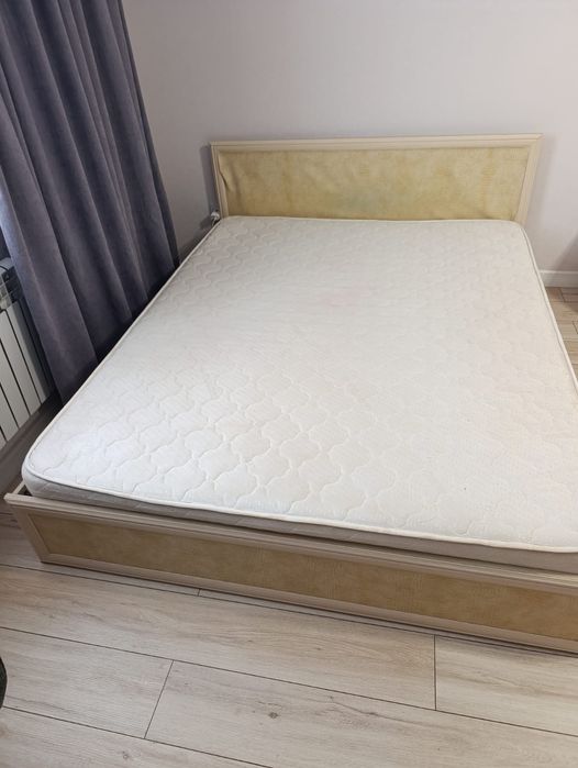 Кровать в хорошем состоянии