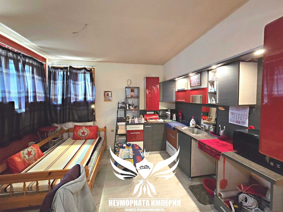 Продавам двуетажна къща РЗП 364кв. с 313кв.м. двор в гр.Асеновград