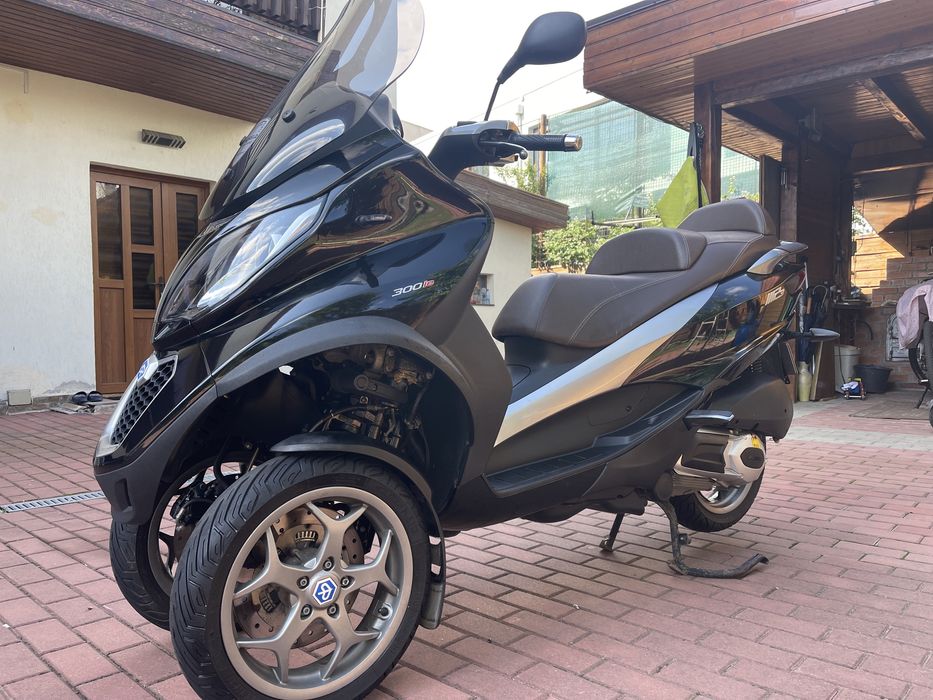 Scooter PIAGGIO  11.000 km MP3 FACELIFT  ABS/ASR cu permis car B