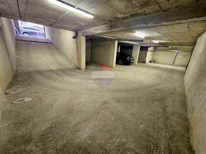 Дава се под наем Гараж / Паркомясто в Варна, Зимно кино Тракия - 13 кв.м за 150 € - Снимка #5