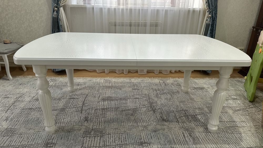 Стол раздвижной с 12 стульями