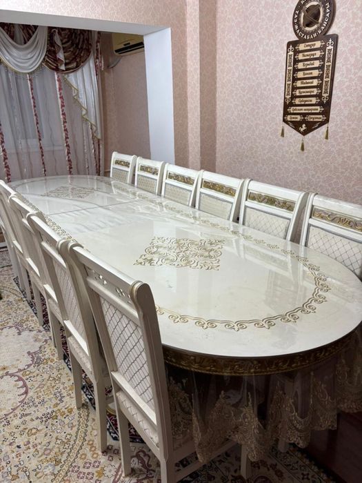 Продаем стол с 12 стульями