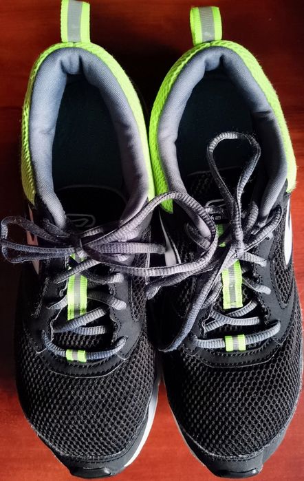 Adidași Kalenji ușori și respirabili