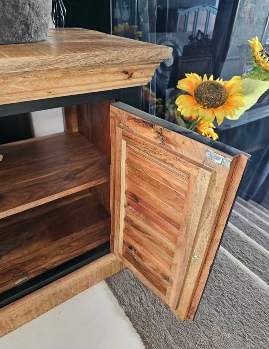 Чисто нов Шкаф от мангово дърво мивката не се продава