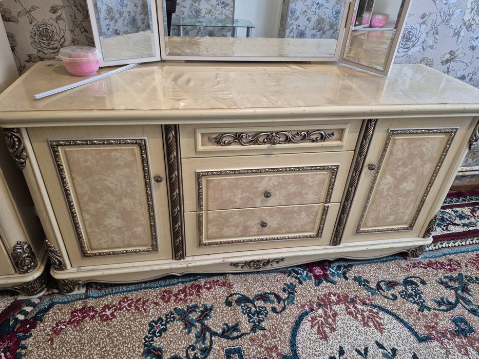 Трюмо. Зеркало заказное. Состояние хорошее. Длинна 1,80