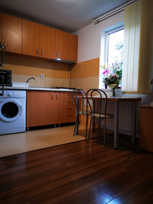Apartament de închiriat cu curte