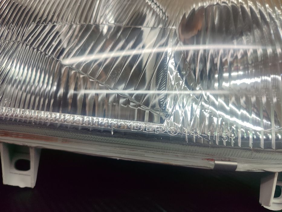 Фары на гольф 3 правый. Депо Тайвань