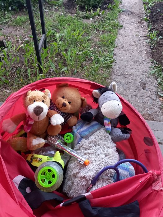 Продам,пакет разных игрушек.