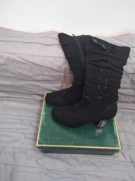 Vand cizme foarte elegante