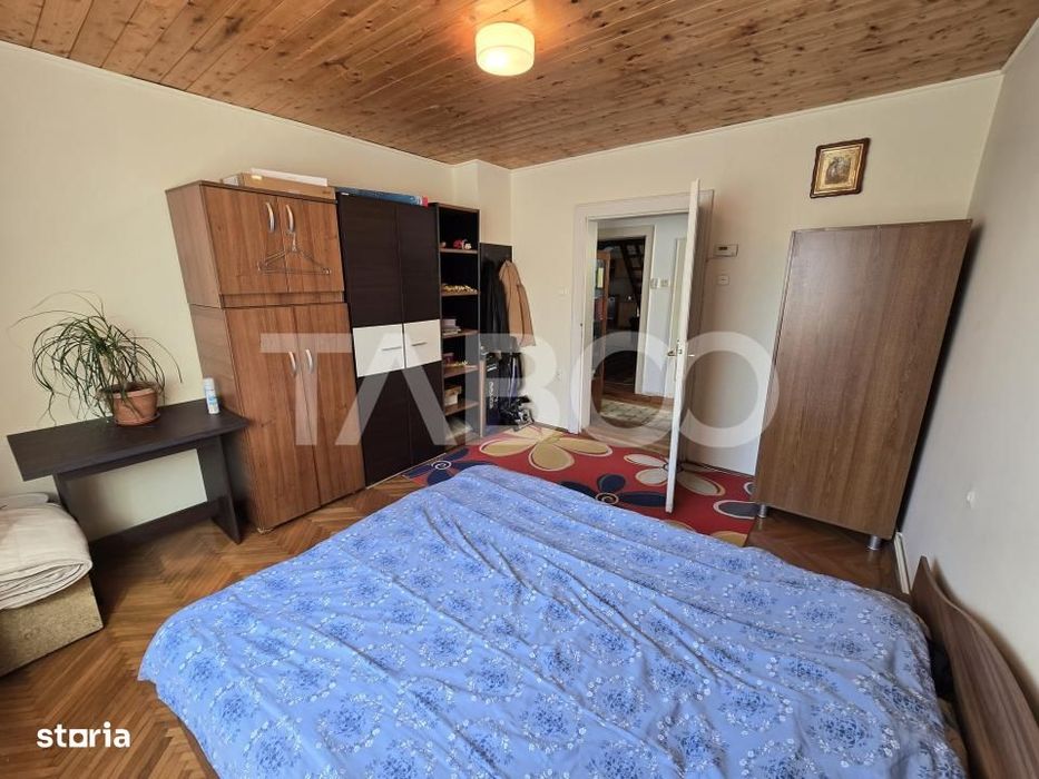 Casa spatioasa de vanzare teren 432 mp zona linistita - Lupeni Sibiu