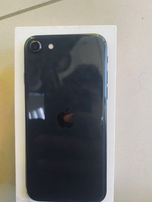 iPhone SE , черный