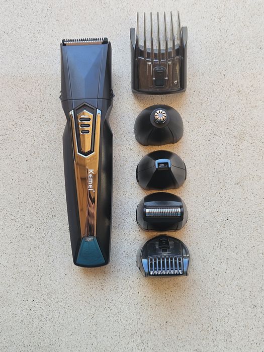 Безжична машинка за подстригване 8 в 1 Kemei KM-640, с аксесоари
