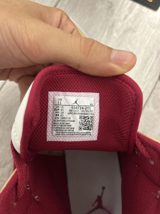 Adidasi Air Jordan 1 Mid Light Curry