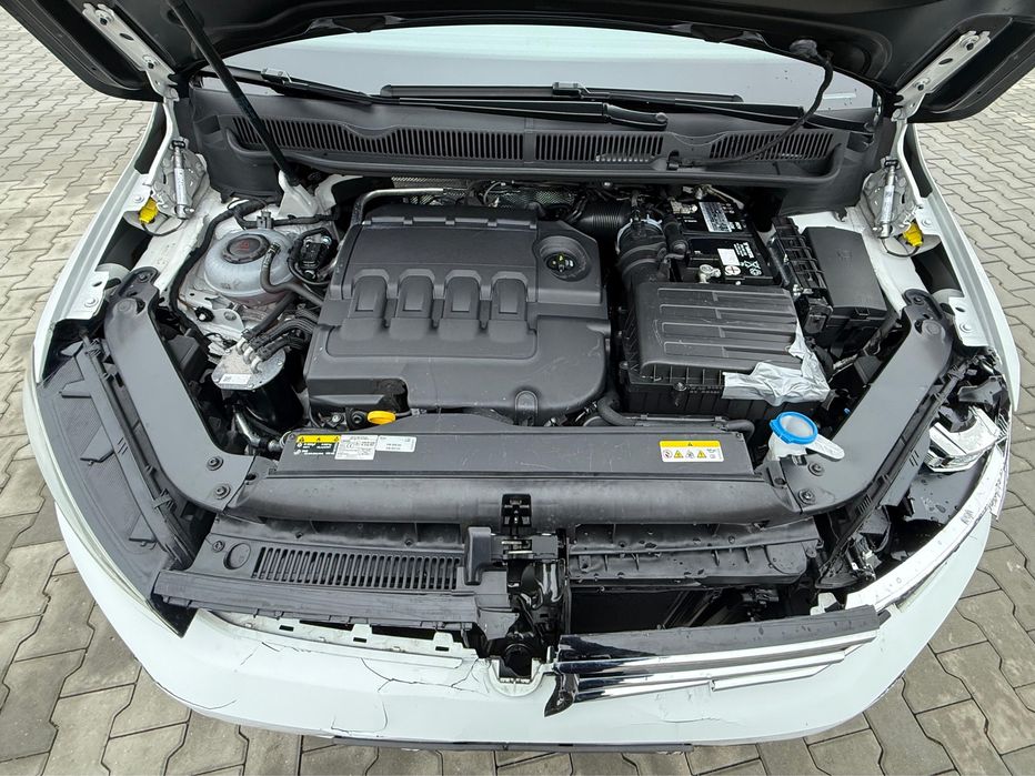 Volkswagen Touran 2.0TDI usor avariat