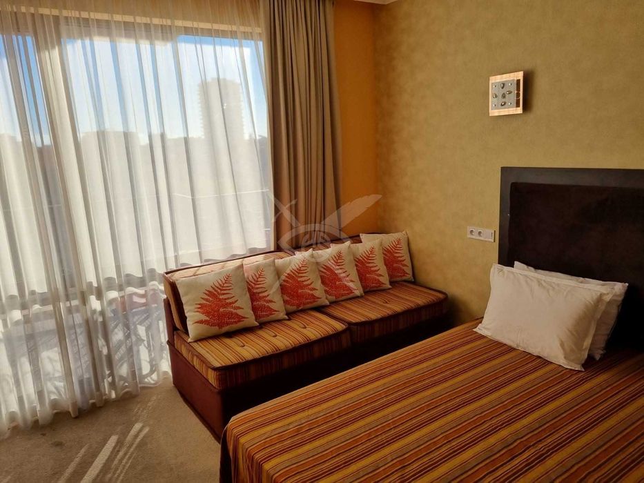 Продава се Двустаен апартамент в к.к. Слънчев бряг - 70 кв.м за 1400 €/кв.м - Снимка #2