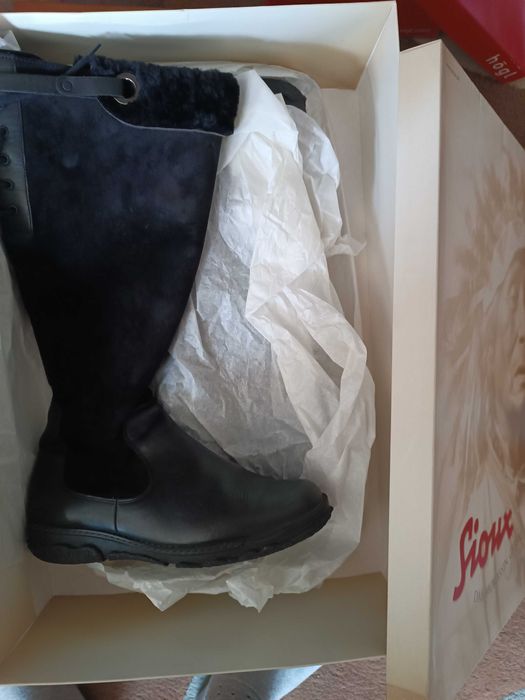 Продам сапоги женсн размер 36