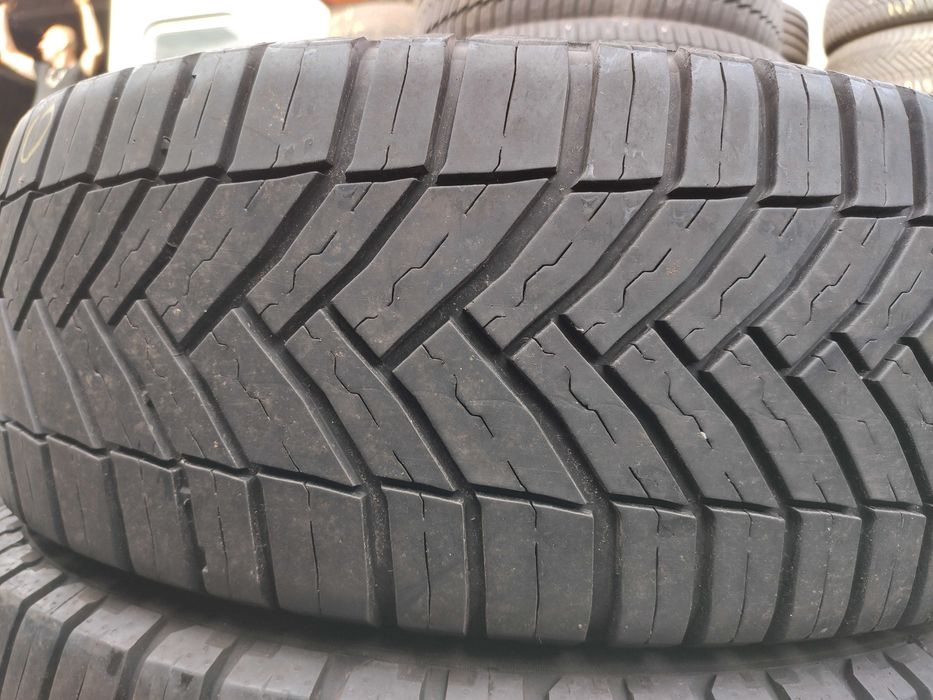 2бр Всесезонни гуми за бус 235 65 16 С - Michelin