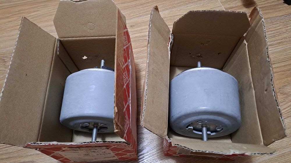 Комплект 2 бр. тампони за двигател Ауди А4 B6/B7 - НОВИ