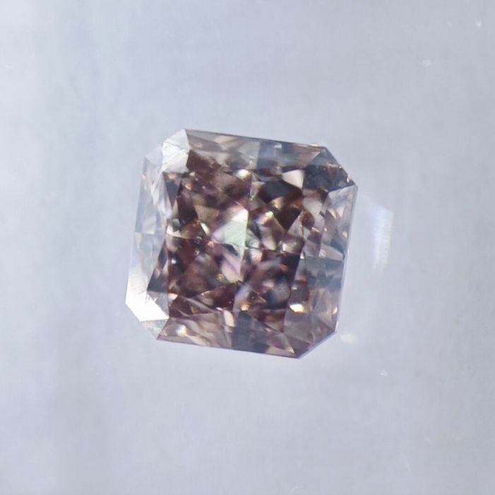 Инвестиционен Диамант  0,51 ct Розов  /Със Сертификат/Запечатан