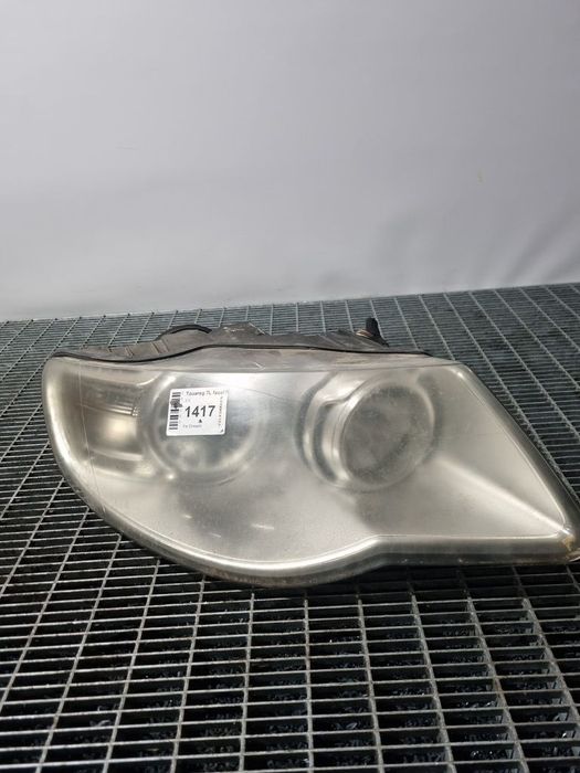 Far Dreapta Volkswagen Touareg 7L facelift 2007 - 2011 SUV 4 Usi (1417) Cu lupă