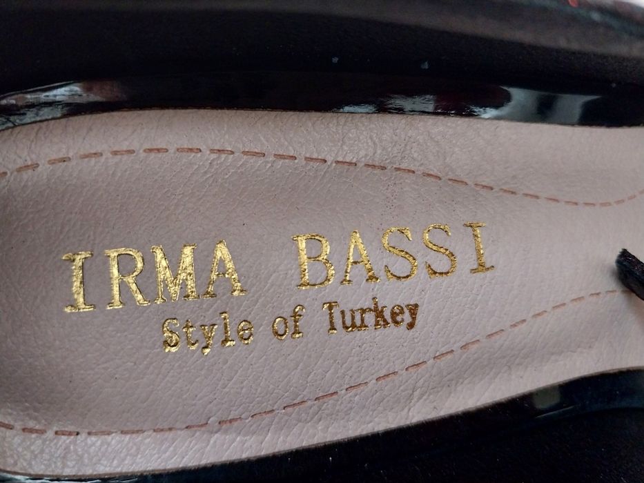 Новые туфли с ремешком