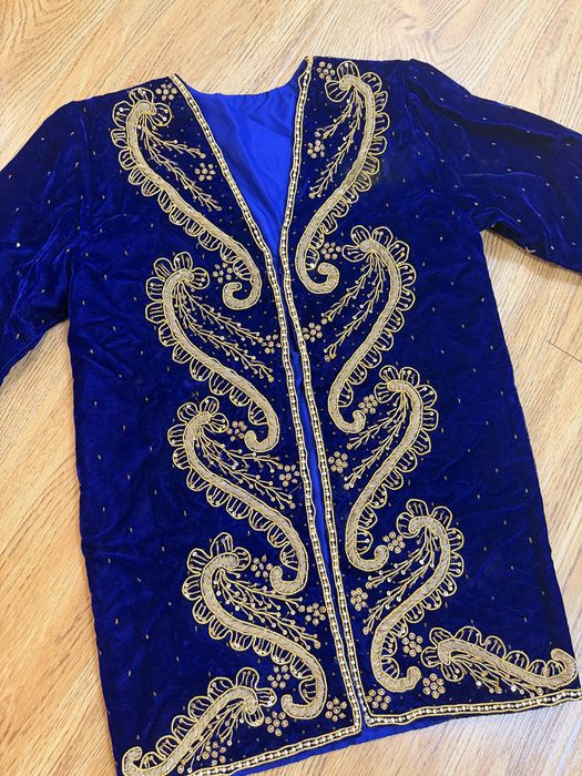 Чупон сотилади , 400 минг , тулик кул иши , зарлари тикилган 4-5 йошга