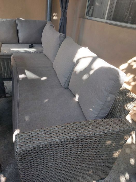 Vand set canapele, masa, scaun si pavilion terasa