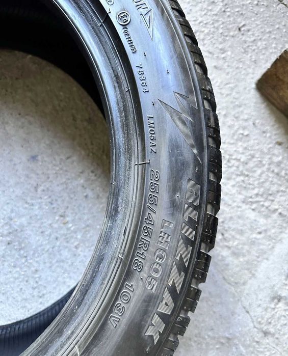 255/45 R18 Bridgestone Blizzak LM005 DOT 2023