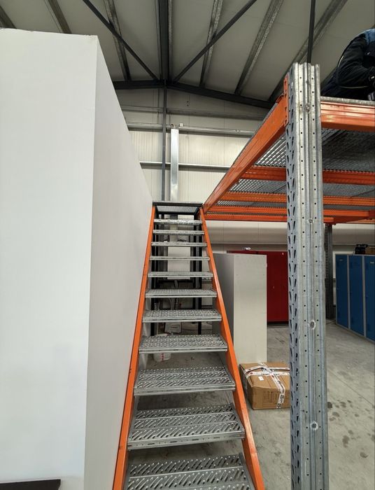 rafturi metalice 926?