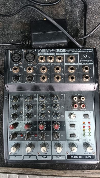 Vând Mixer Behringer