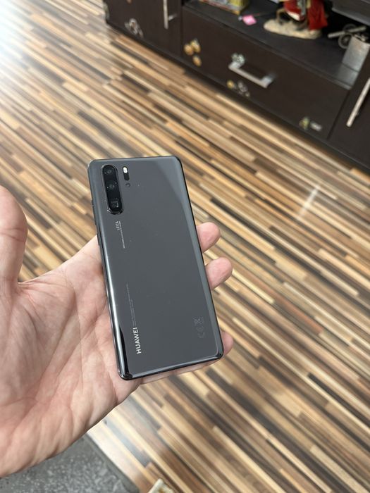 Huawei P30, 128GB memorie, 6GB RAM, gri, frumos