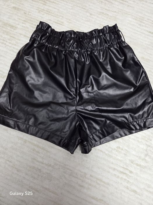 Lot pantaloni scurți  si salopeta pantaloni scurti