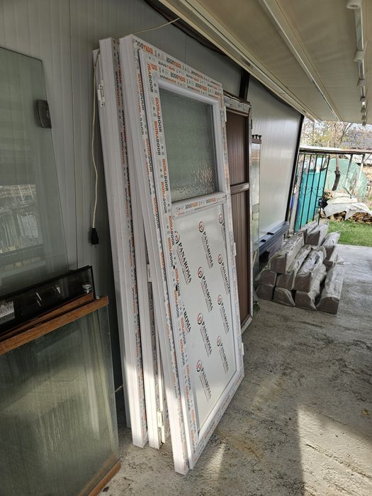 Врати входни и за баня