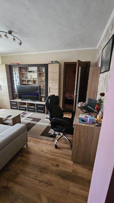 Dau in chirie ap 2 camere X mare